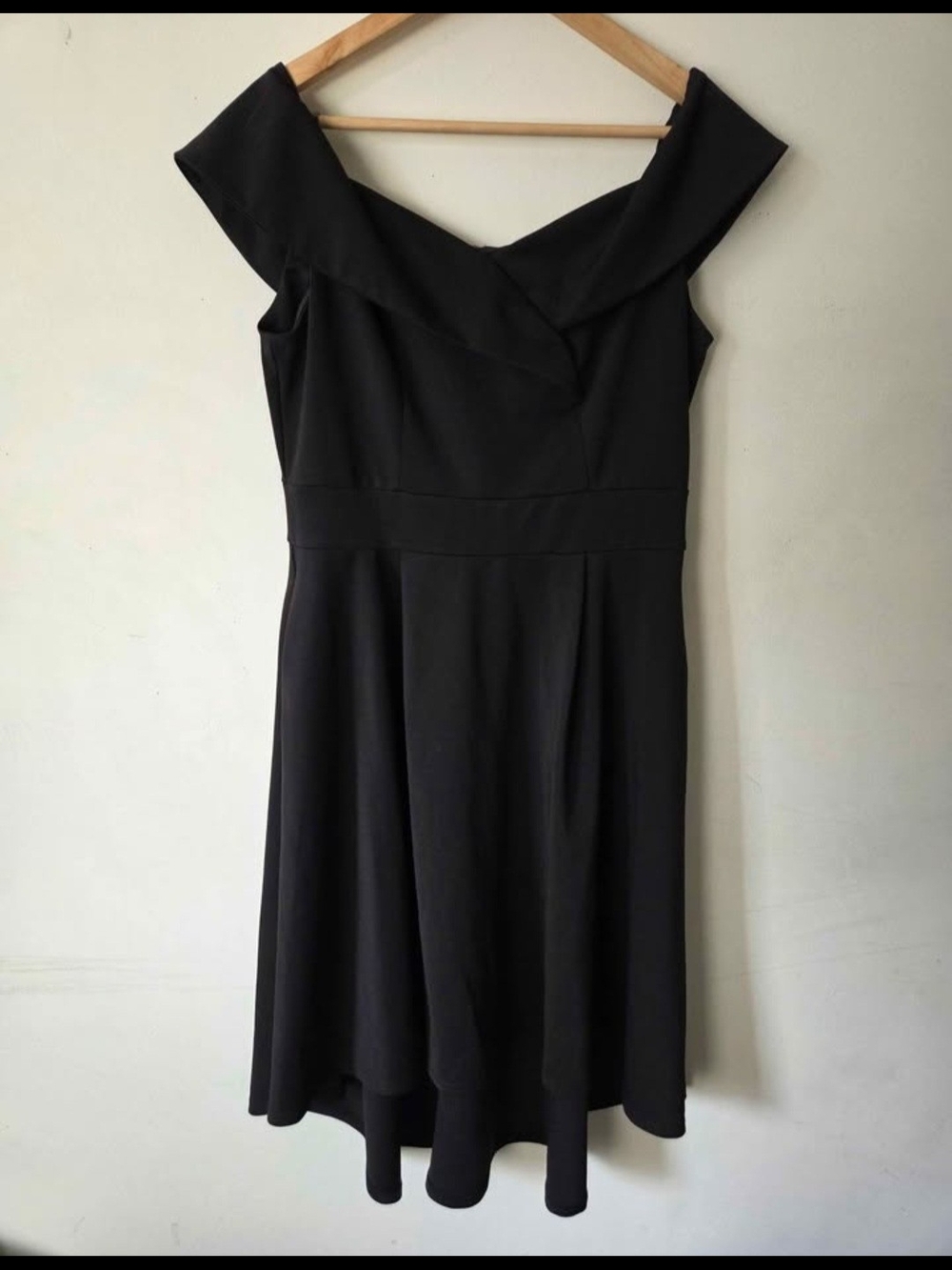 Chic Black One-Shoulder Dress